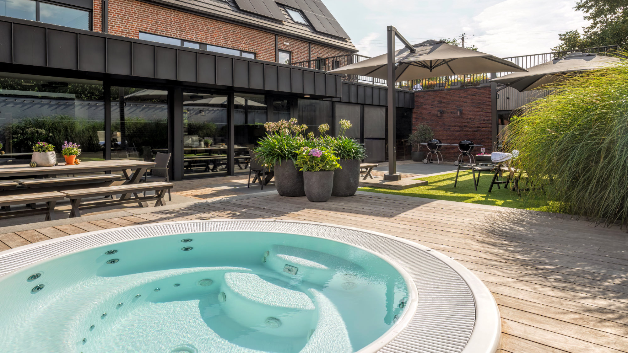 Foto vom Ferienhaus Belvoor mit Pool im Garten ansehen.