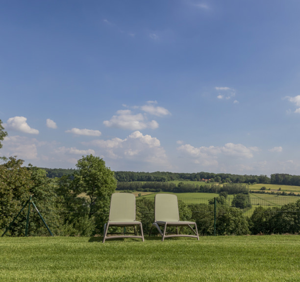 Panorama mit 2 Sonnenliegen bei De Snauwenberg