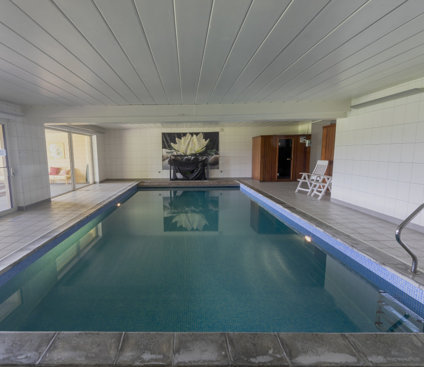 Indoor swimming pool at De Snauwenberg
