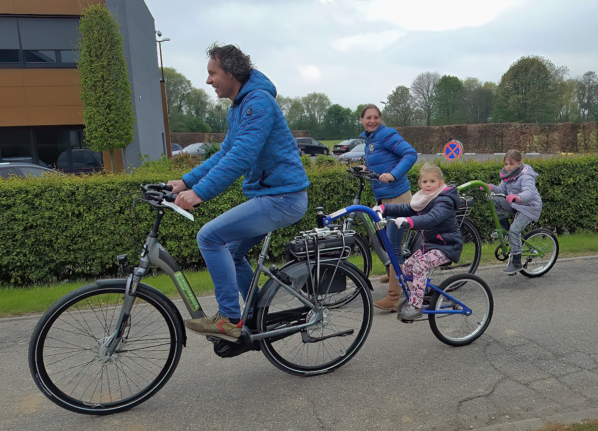fietsen-pinckers uithangbord met naam Voerstreek België