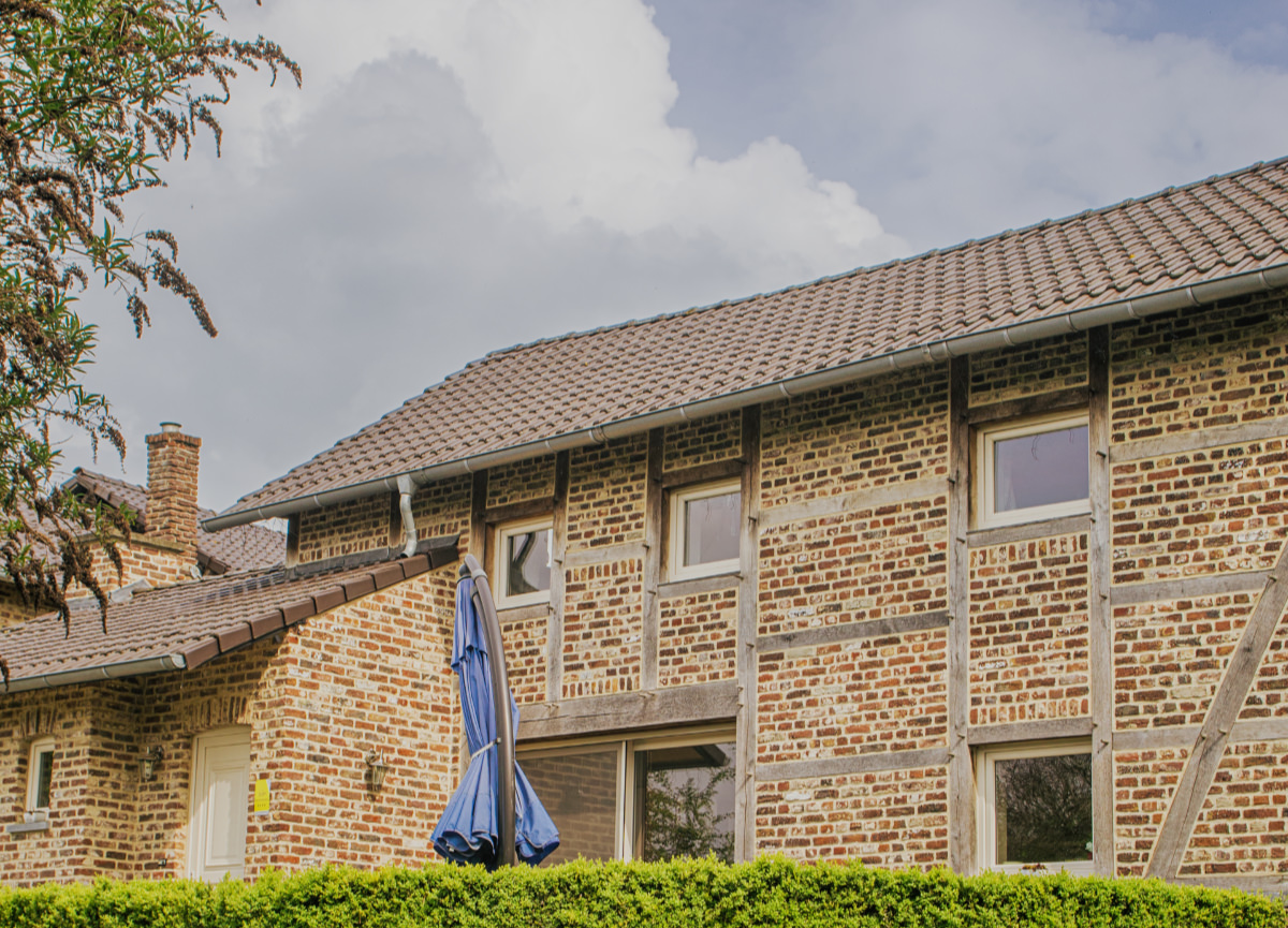 Gesamtansicht von Gary's House in Sint-Martens-Voeren, Belgien