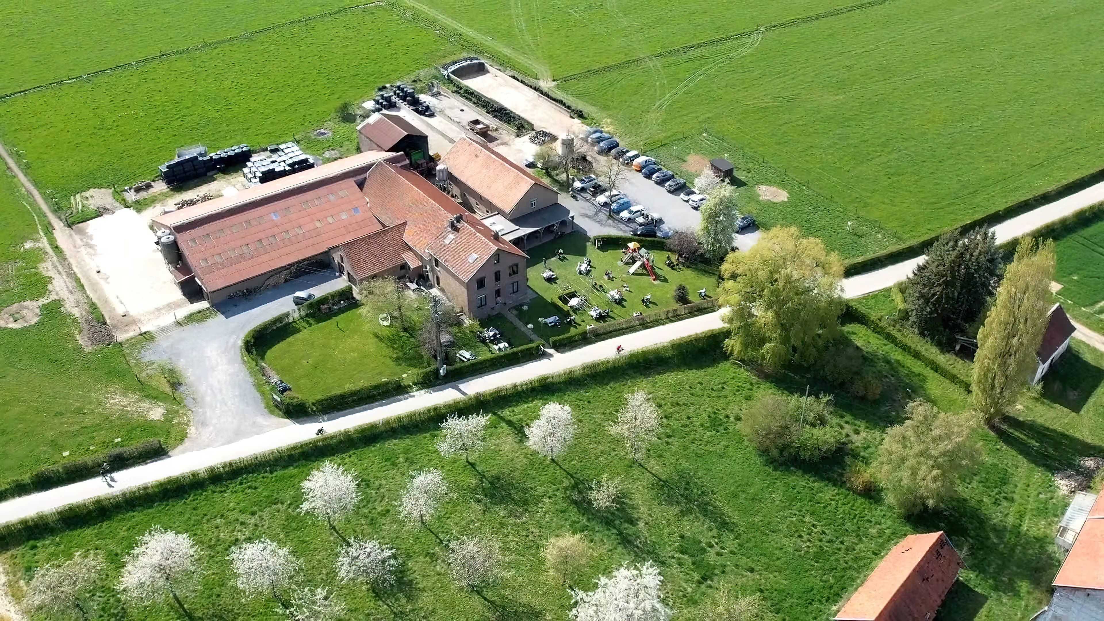 Luchtfoto van de Gelato farm in Teuven