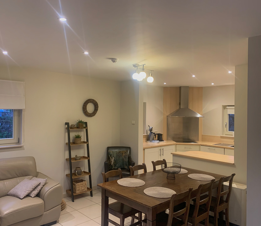 Kitchen with dining table in Het Maelhof