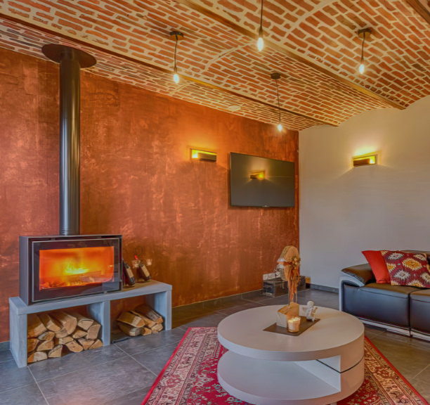 Living room with wood stove in Hoeve Kloosterhof