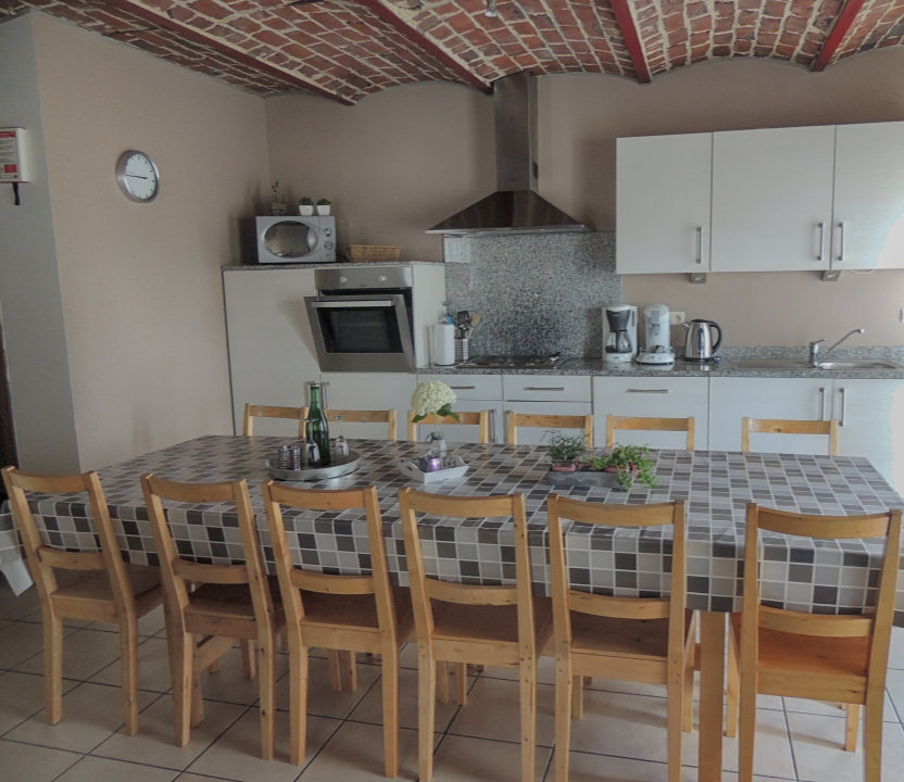 Kitchen with large dining table at In 't Veld