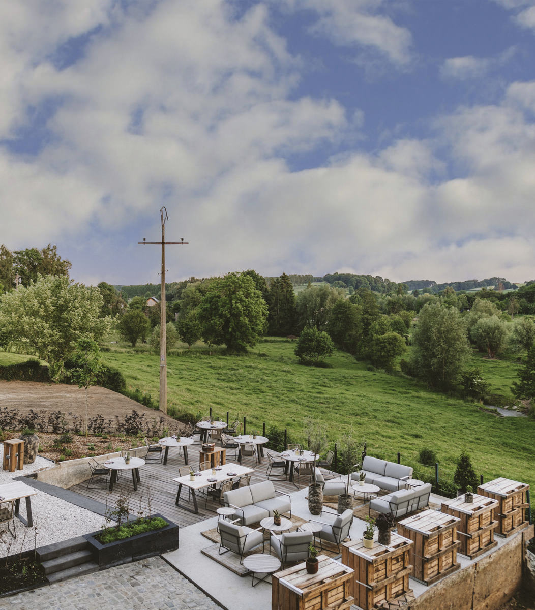 Het terras met panorama van Hoeve de Bies
