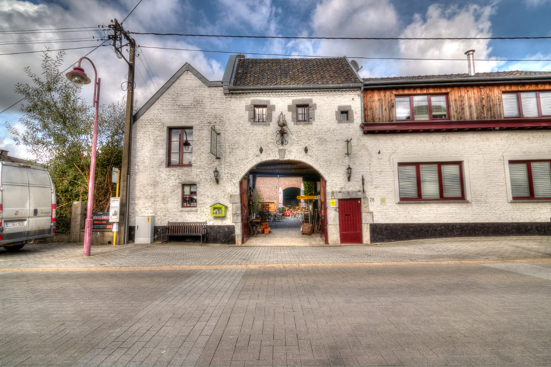 Gesamtansicht von Onder de Poort in Moelingen, Belgien