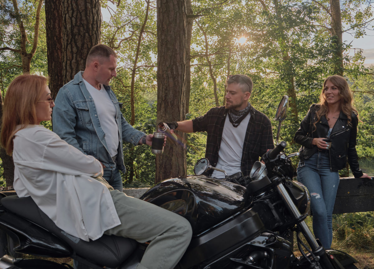 Motocyclistes dans la Région de la Voer