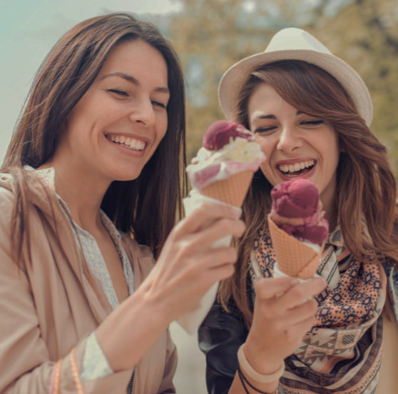 2 women eat an ice cream in the Voer region in Belgium